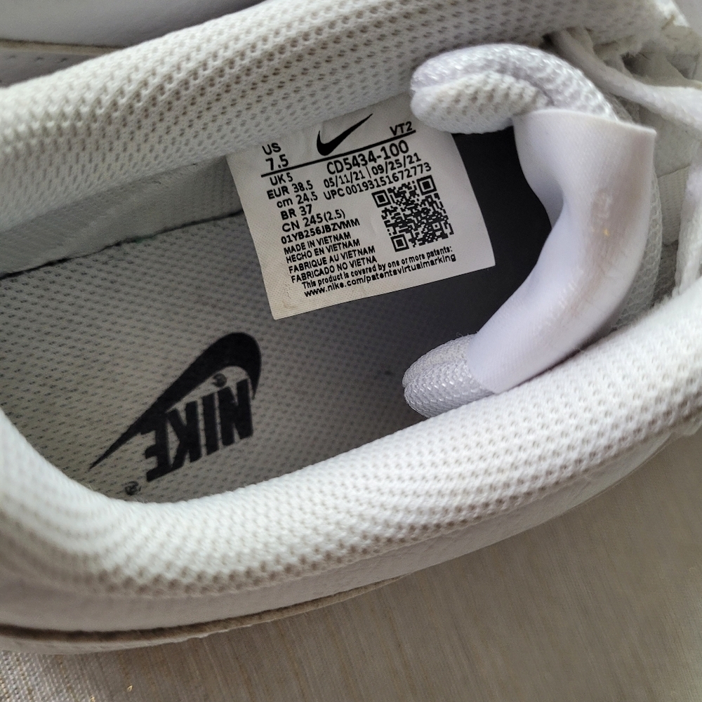 Nike White Low-Top Leather Trainers Size 7.5 - Picture 2 of 8